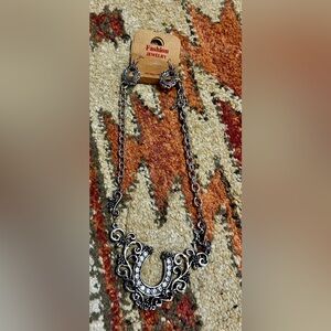 Fashion Jewelry Silver Chain Necklace with Ornate Charms